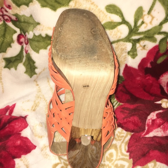 ❗️🔥 Orange heels❗️🔥 8.5 in women’s😱 very comfy - Picture 3 of 5